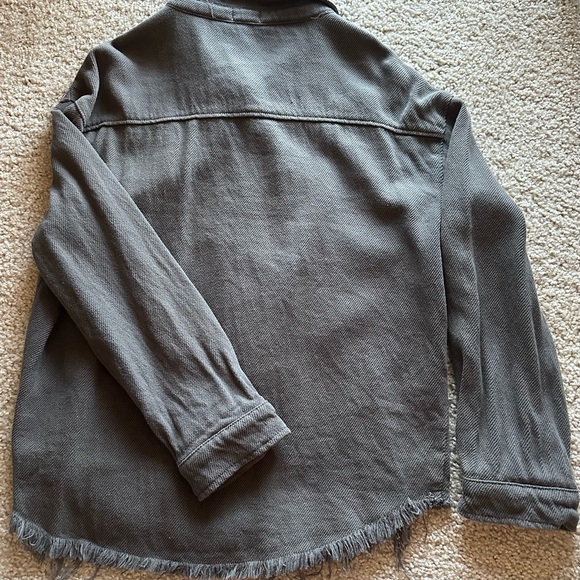 Wishlist Women’s M/L Gray Long Sleeve Button Shacket - Picture 3 of 4